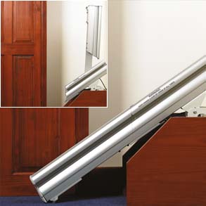 Easy hinge for a straight stairlift